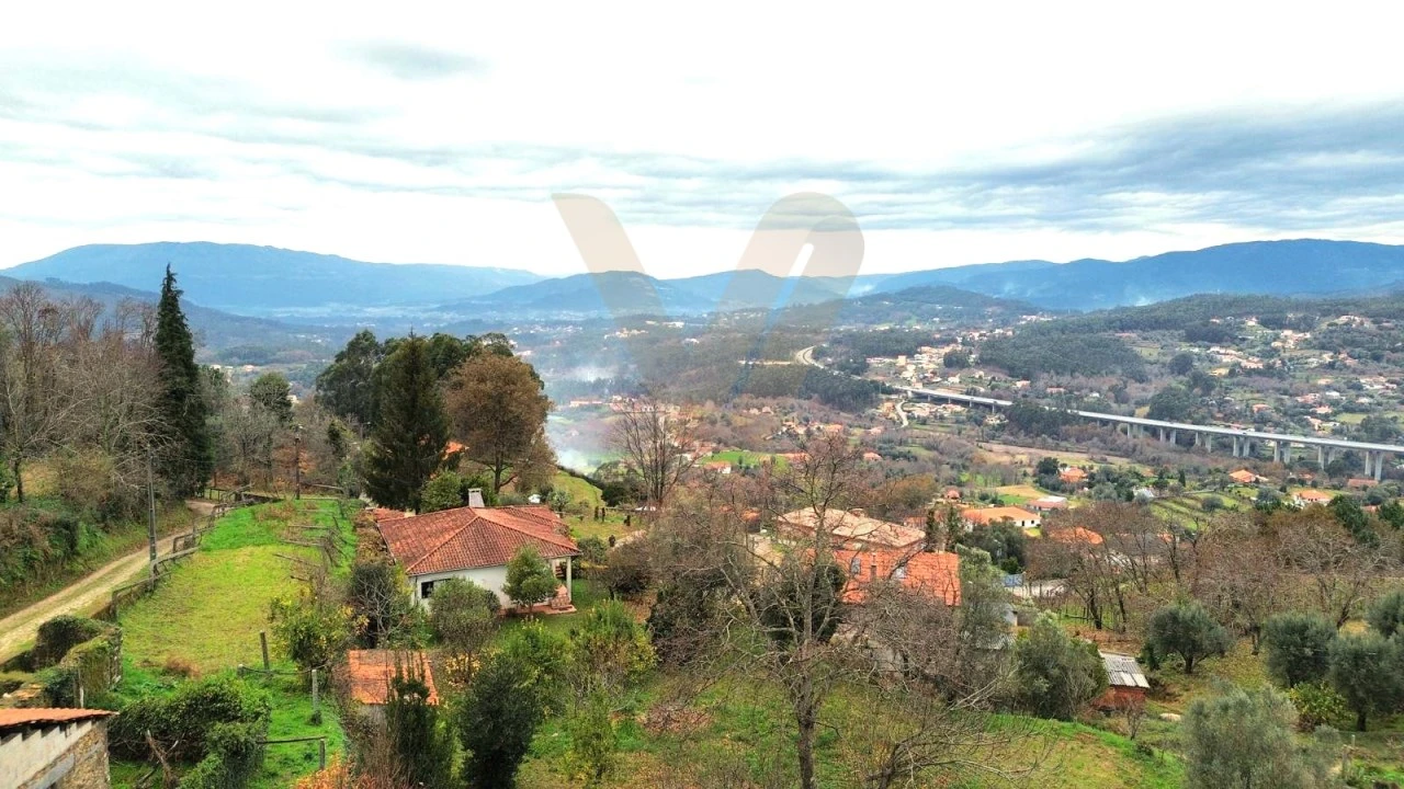 Moradia T4 para Venda em Rebordões (Souto) Foto 2