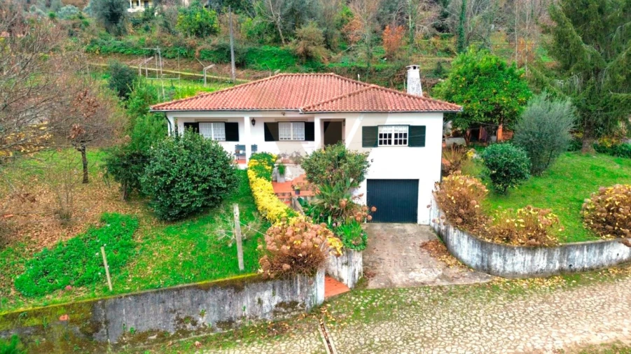 Moradia T4 para Venda em Rebordões (Souto) Foto 1