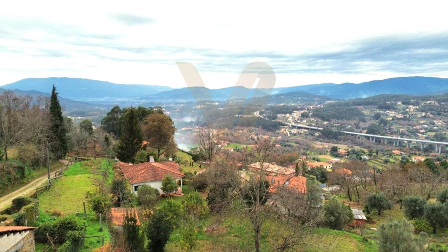 Moradia T4 para Venda em Rebordões (Souto) Foto 2