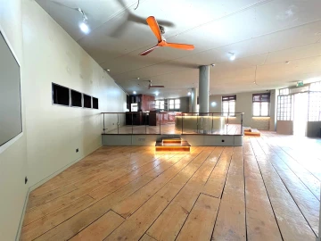 Armazém para Arrendamento em Lordelo do Ouro e Massarelos