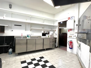 Armazém para Arrendamento em Lordelo do Ouro e Massarelos