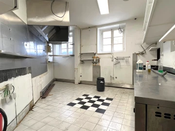 Armazém para Arrendamento em Lordelo do Ouro e Massarelos