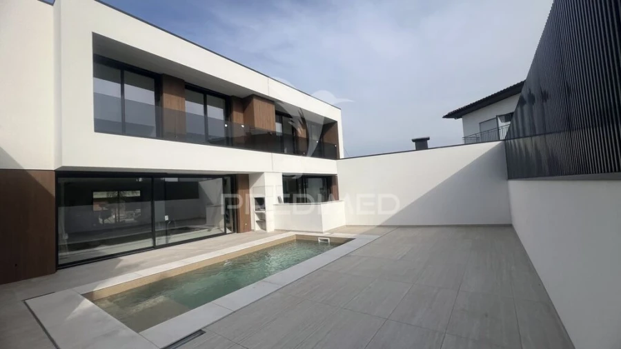 Moradia T3 para Venda em Turiz Foto 1