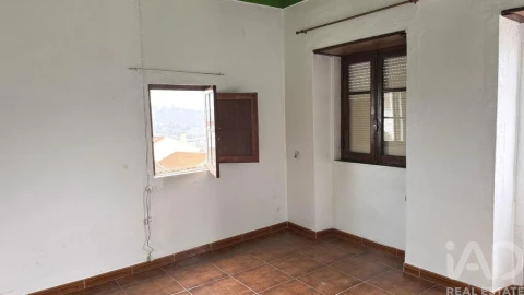 Moradia T4 para Venda em São Martinho de Árvore e Lamarosa