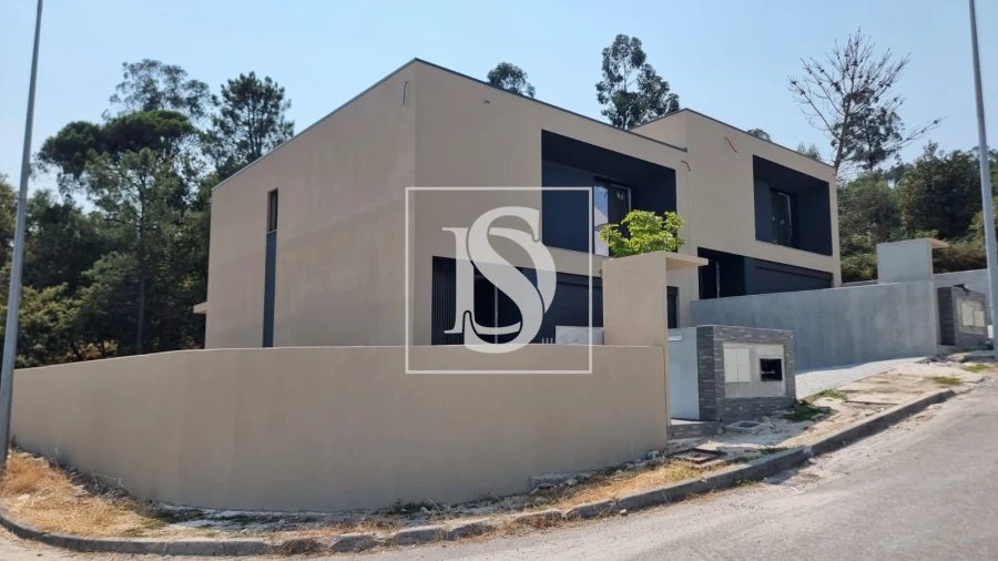 Moradia T3 para Venda em Lanhoso Foto 2