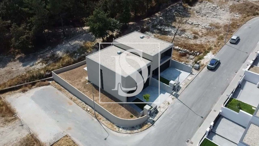 Moradia T3 para Venda em Lanhoso Foto 4