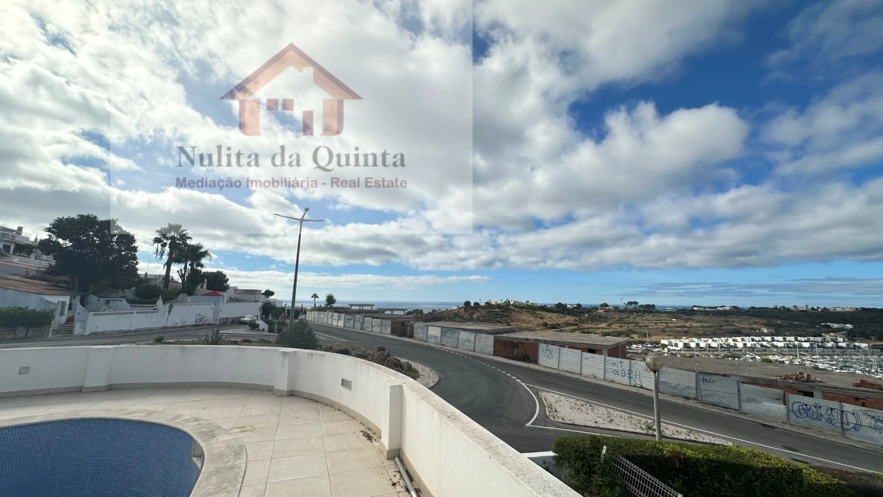 Moradia T4 para Venda em Albufeira e Olhos de Água Foto 11