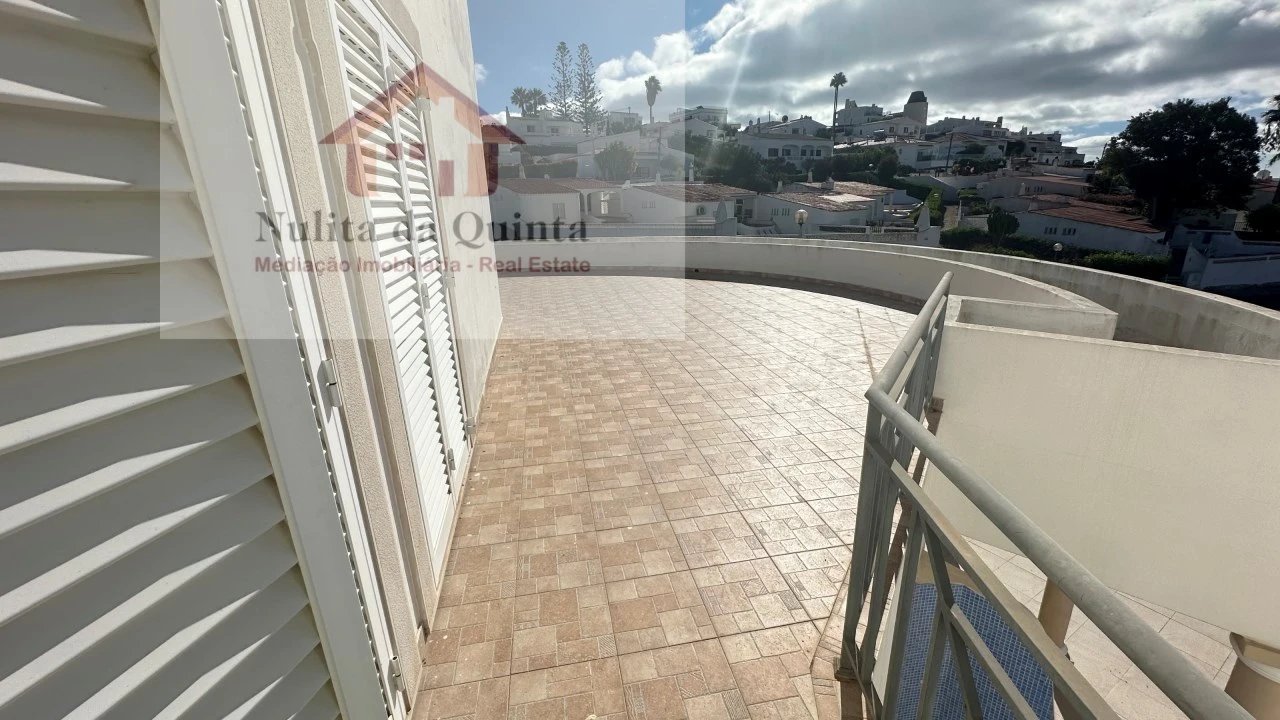 Moradia T4 para Venda em Albufeira e Olhos de Água Foto 16