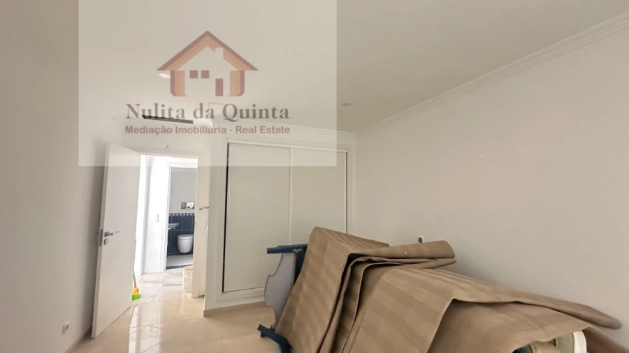 Moradia T4 para Venda em Albufeira e Olhos de Água Foto 6