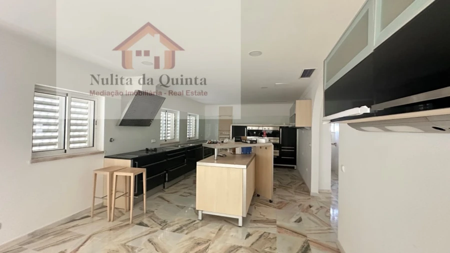 Moradia T4 para Venda em Albufeira e Olhos de Água Foto 4