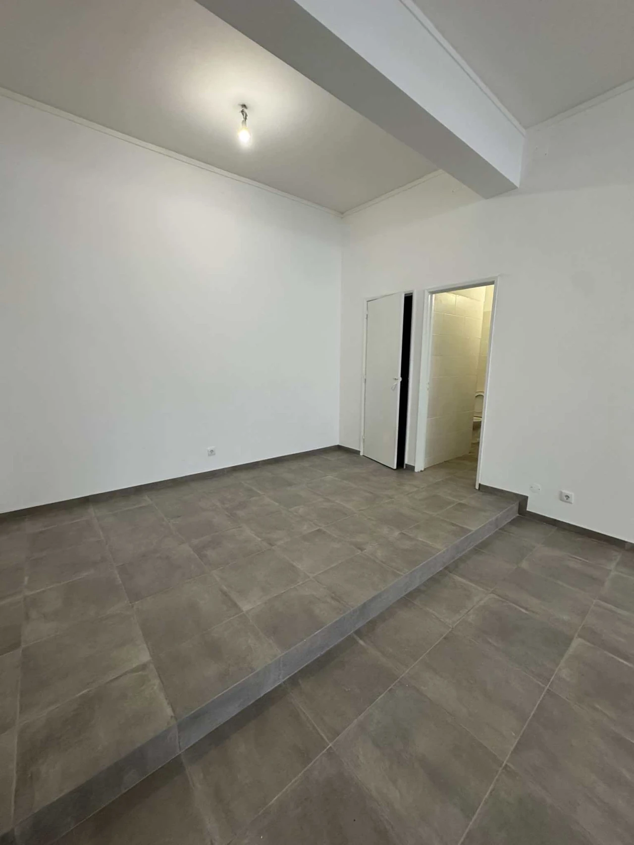 Loja para Arrendamento em São João Baptista e Santa Maria dos Olivais Foto 13