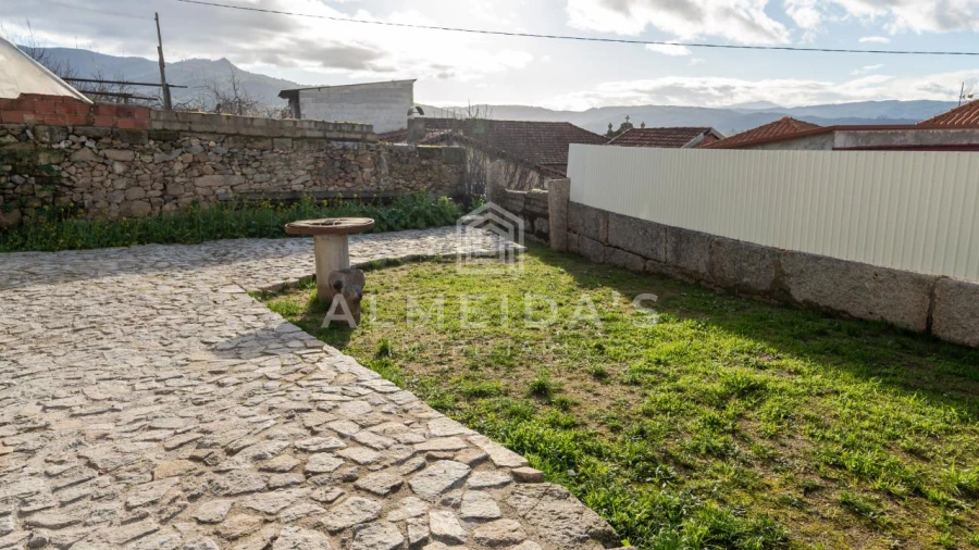 Moradia T3 para Venda em Loivos e Póvoa de Agrações Foto 12