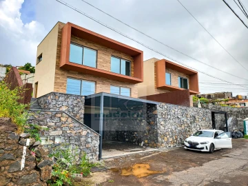 Moradia T3 para Venda em Santa Cruz