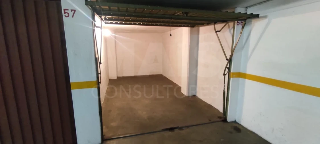 Garagem para Arrendamento em Algés, Linda-A-Velha e Cruz Quebrada-Dafundo Foto 3