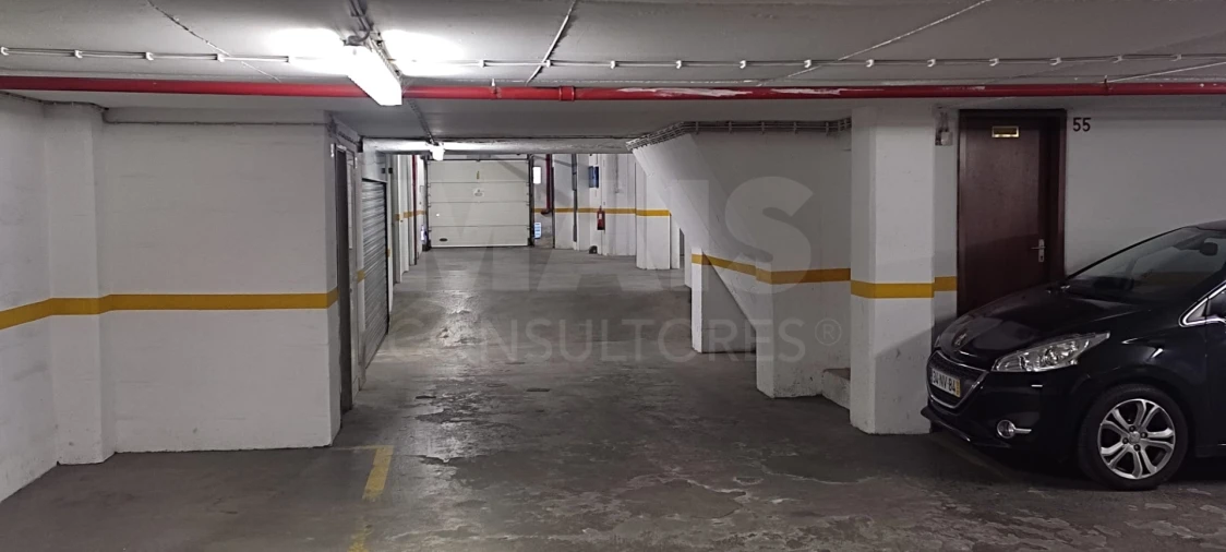 Garagem para Arrendamento em Algés, Linda-A-Velha e Cruz Quebrada-Dafundo Foto 2