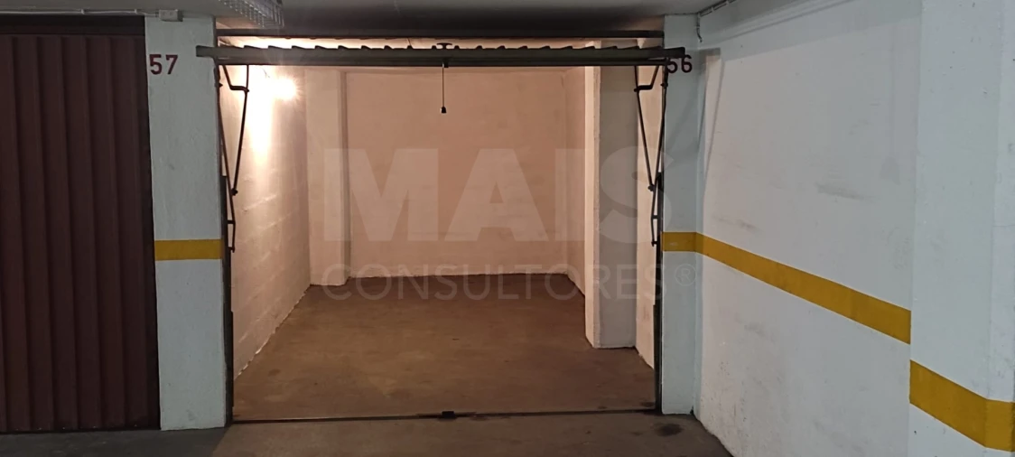 Garagem para Arrendamento em Algés, Linda-A-Velha e Cruz Quebrada-Dafundo Foto 4