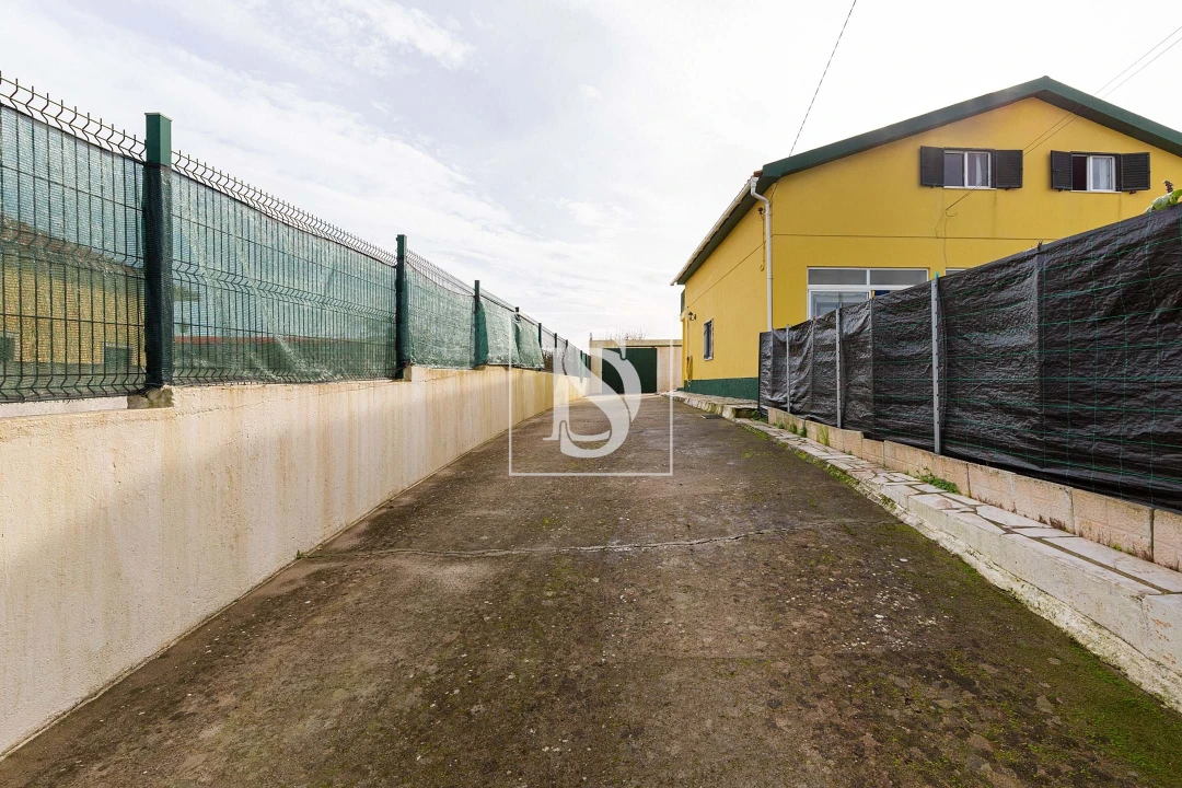 Moradia T3 para Venda em Santo Quintino Foto 2