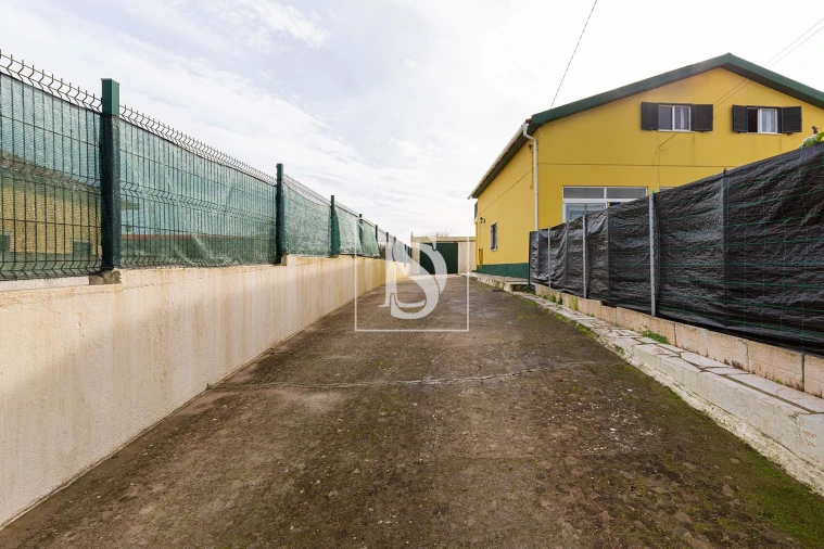 Moradia T3 para Venda em Santo Quintino Foto 2