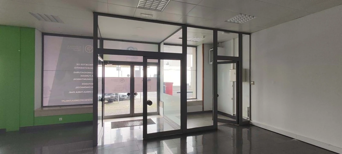 Escritório para Arrendamento em Ponta Delgada (São Sebastião) Foto 4