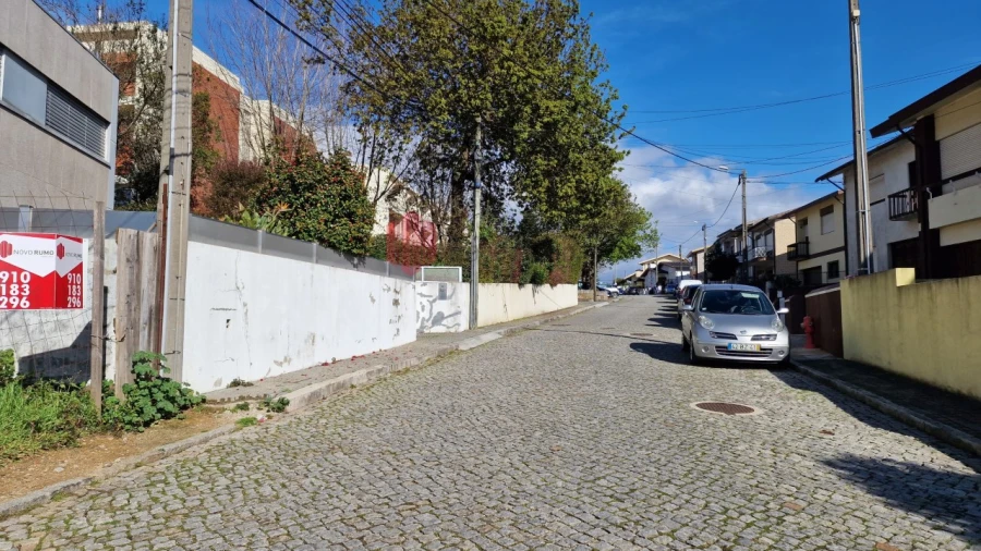 Terreno para Venda em Moreira Foto 3