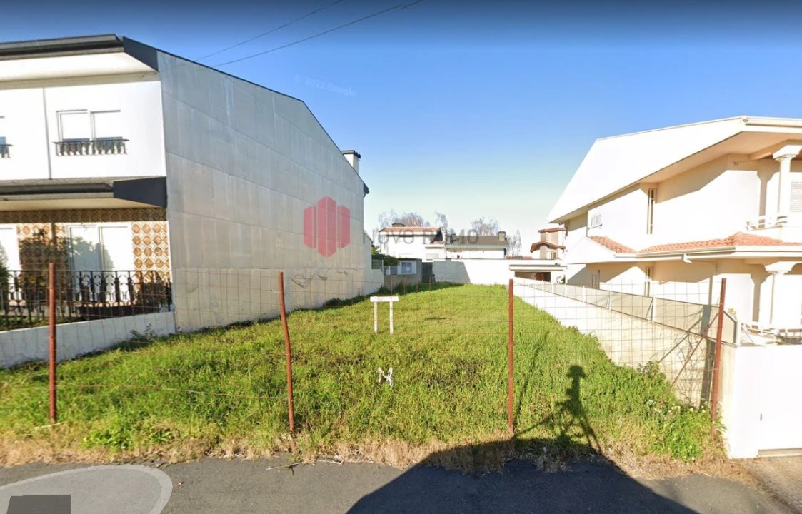 Terreno para Venda em Cidade da Maia Foto 1