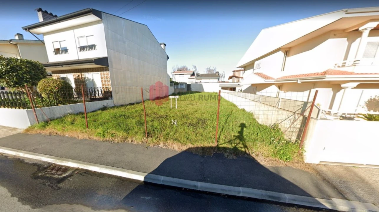 Terreno para Venda em Cidade da Maia Foto 3