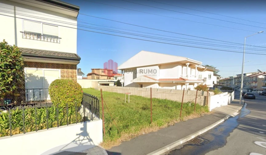 Terreno para Venda em Cidade da Maia Foto 2