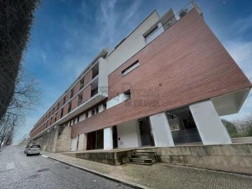 Apartamento T3 para Arrendamento em Costa