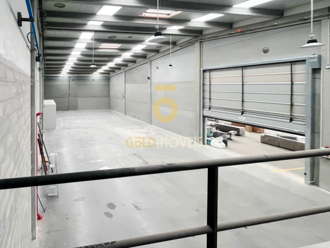 Armazém para Venda em Cete