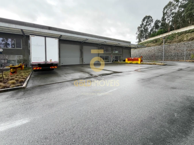 Armazém para Venda em Cete