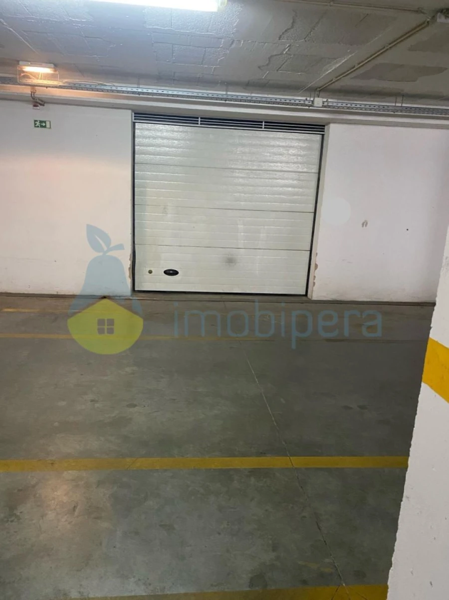 Garagem para Venda em Armação de Pera Foto 3