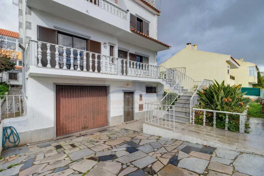 Moradia T5 para Venda em Mina de Água Foto 1