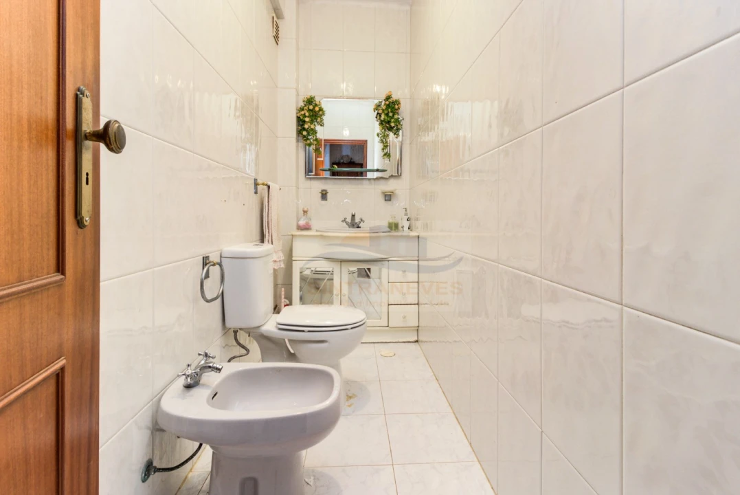 Moradia T5 para Venda em Mina de Água Foto 23