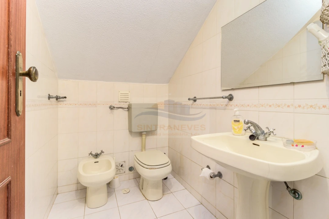 Moradia T5 para Venda em Mina de Água Foto 43