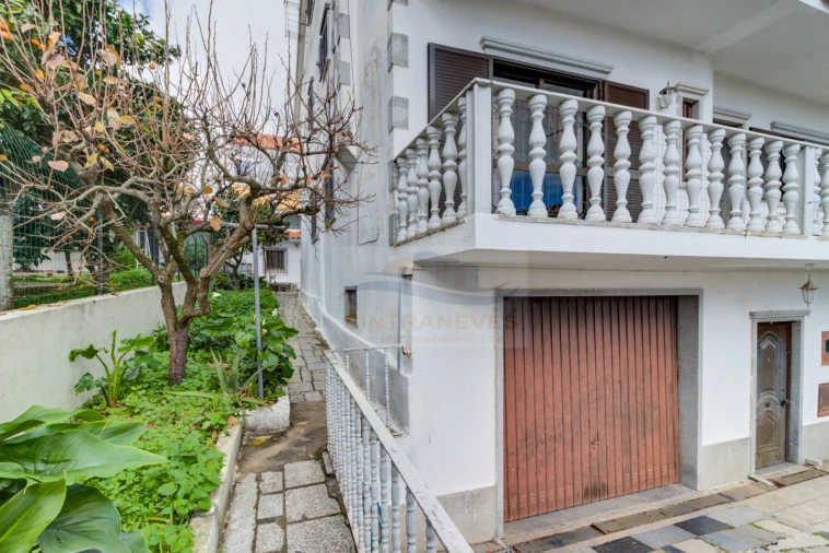 Moradia T5 para Venda em Mina de Água Foto 2