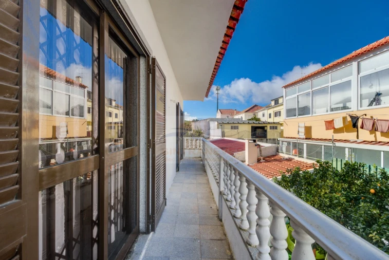 Moradia T5 para Venda em Mina de Água Foto 6