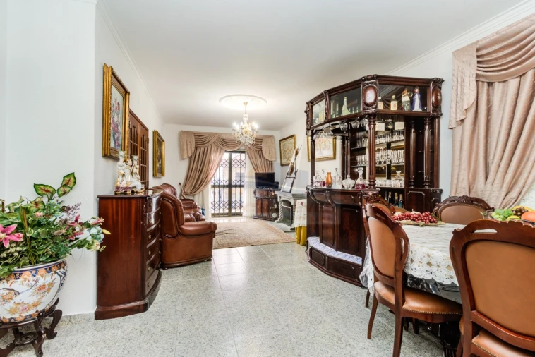 Moradia T5 para Venda em Mina de Água Foto 19