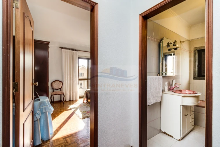 Moradia T5 para Venda em Mina de Água Foto 34