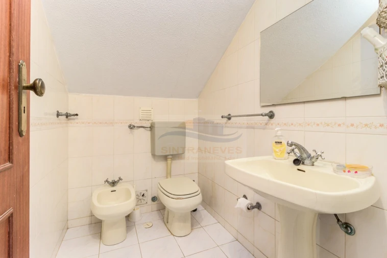 Moradia T5 para Venda em Mina de Água Foto 43