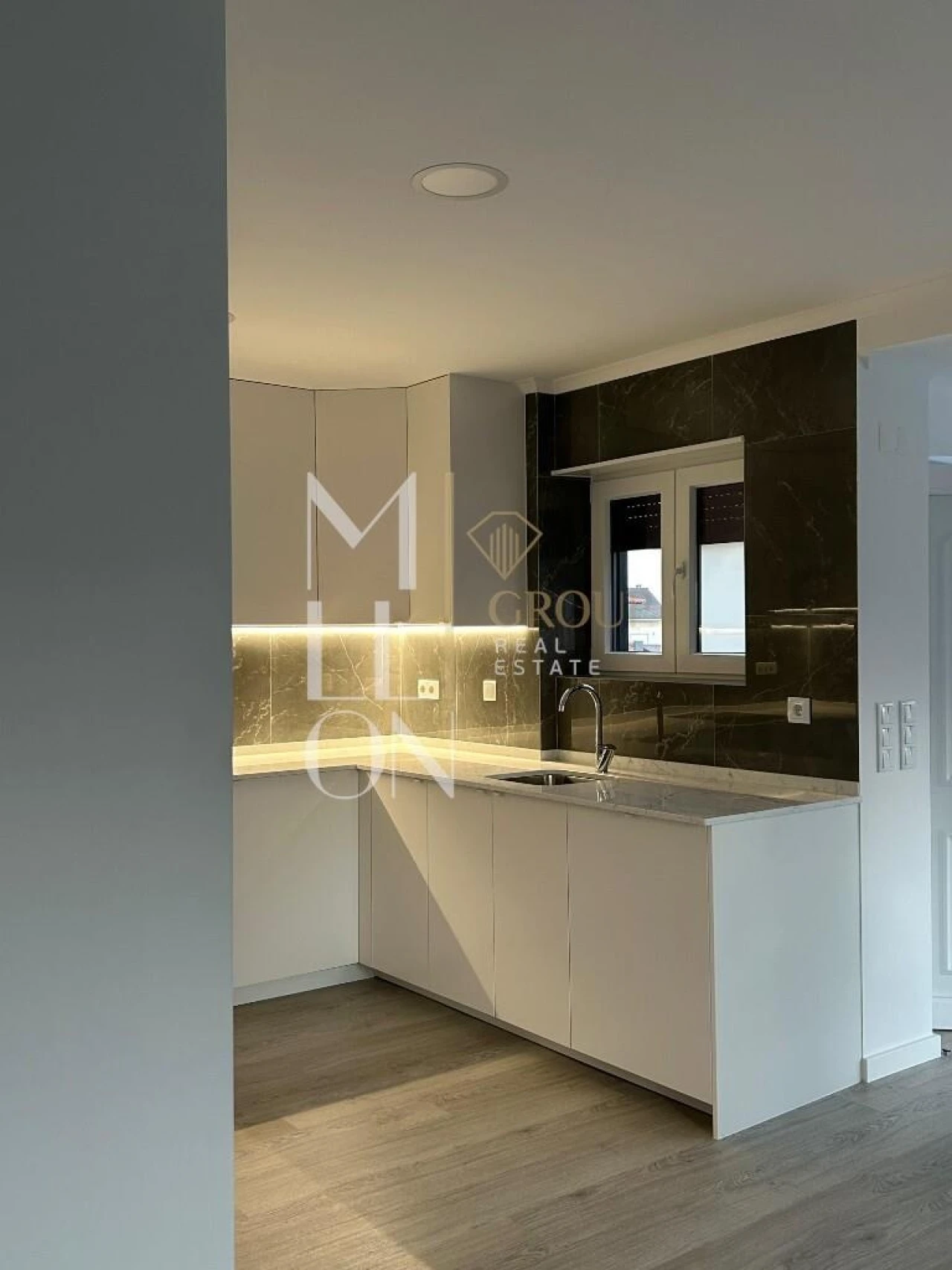 Moradia T5 para Venda em Carnaxide e Queijas Foto 7