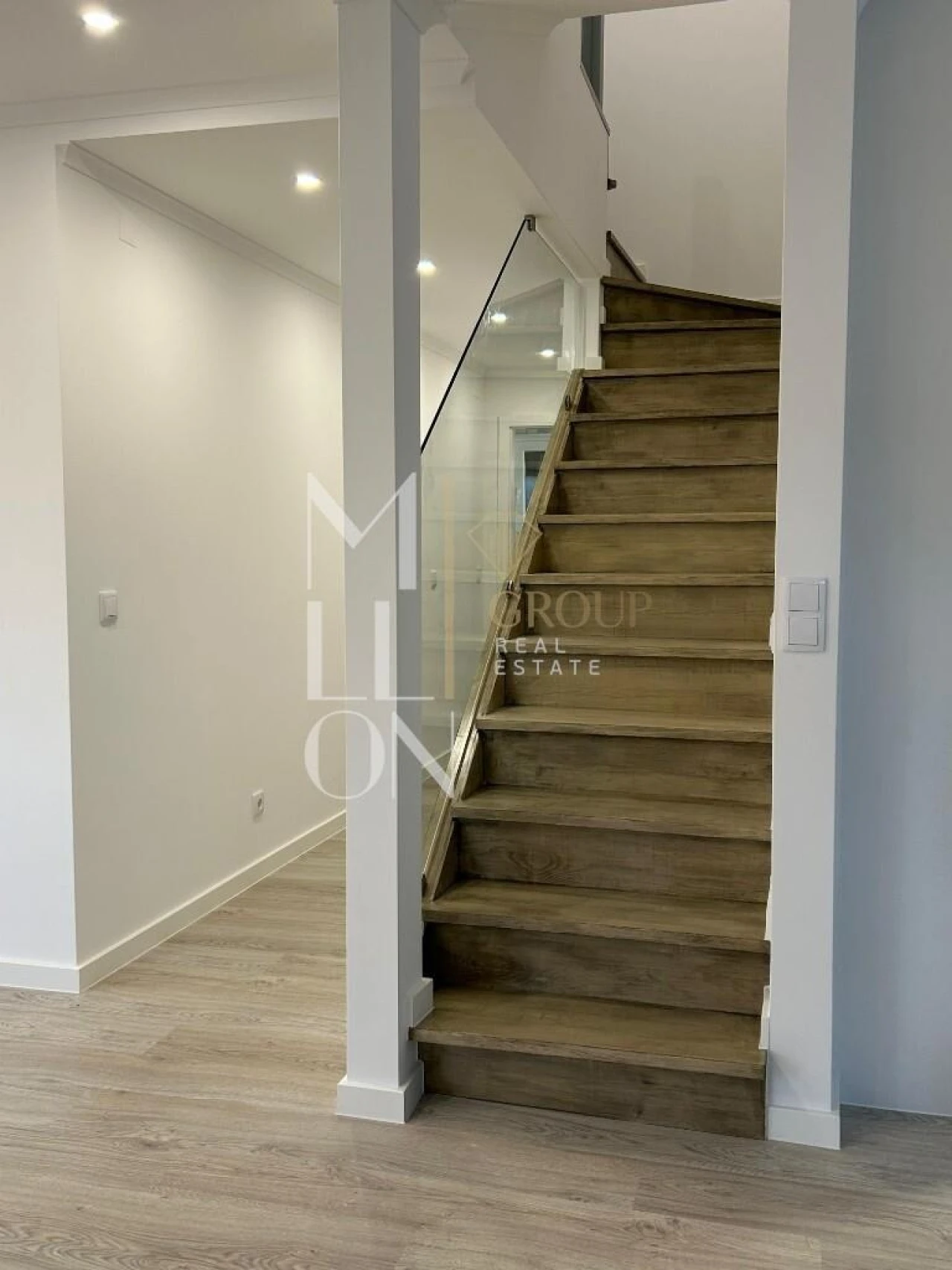 Moradia T5 para Venda em Carnaxide e Queijas Foto 11