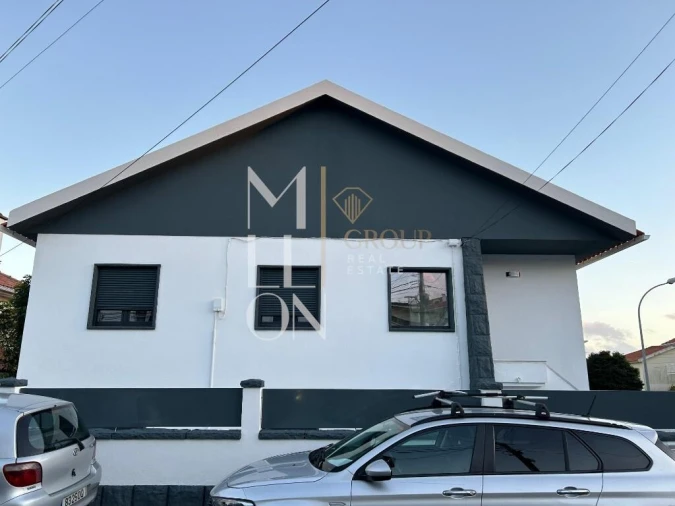 Moradia T5 para Venda em Carnaxide e Queijas Foto 13