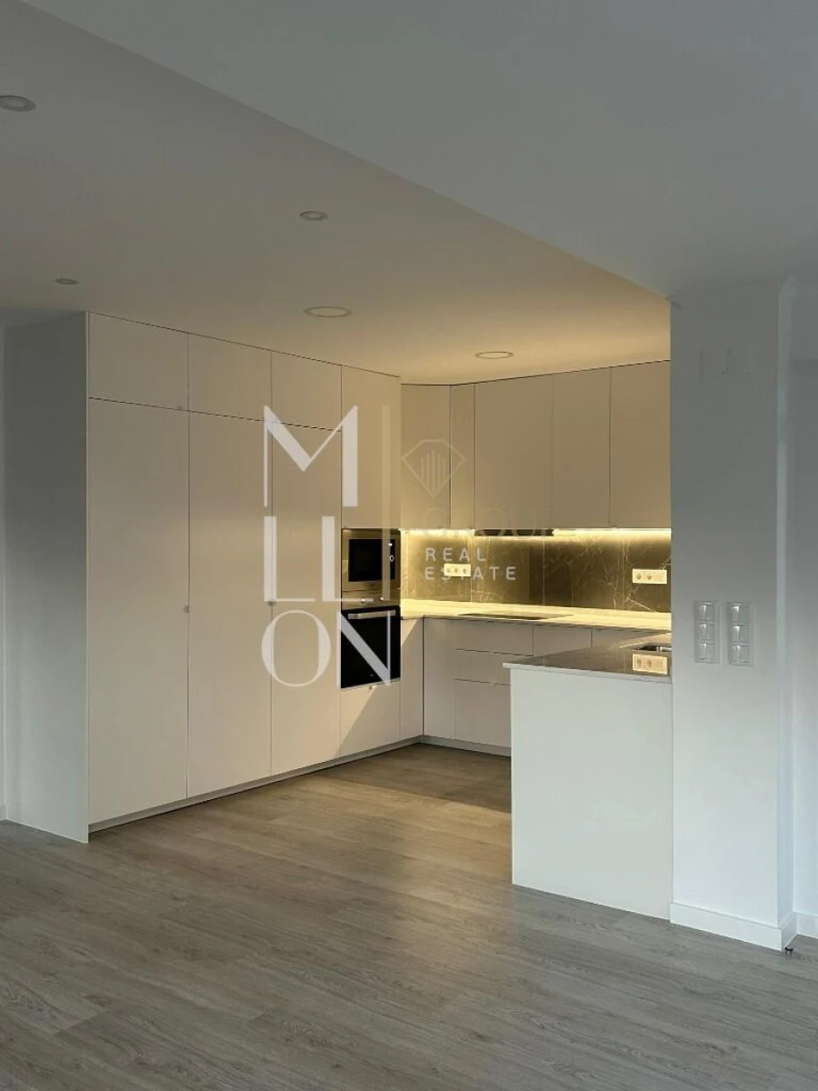 Moradia T5 para Venda em Carnaxide e Queijas Foto 8