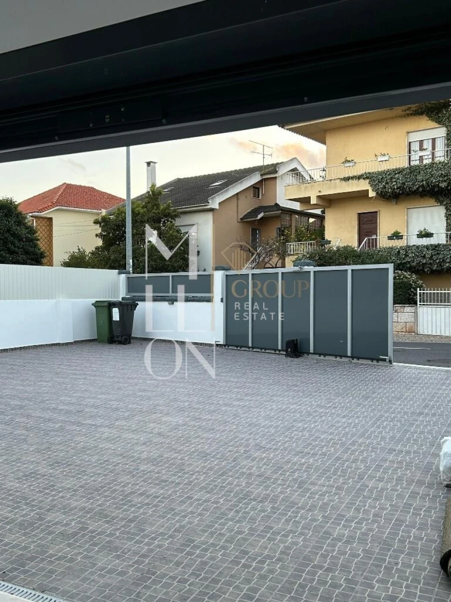 Moradia T5 para Venda em Carnaxide e Queijas Foto 21