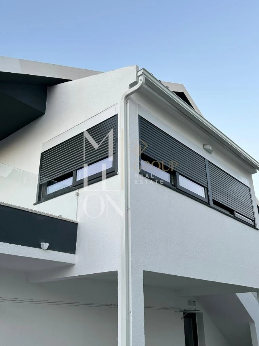 Moradia T5 para Venda em Carnaxide e Queijas Foto 22