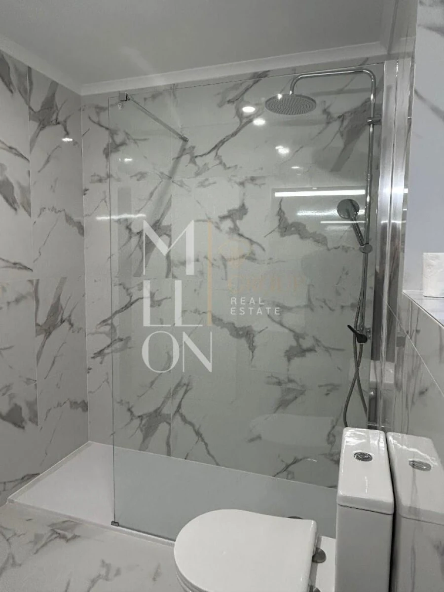 Moradia T5 para Venda em Carnaxide e Queijas Foto 16