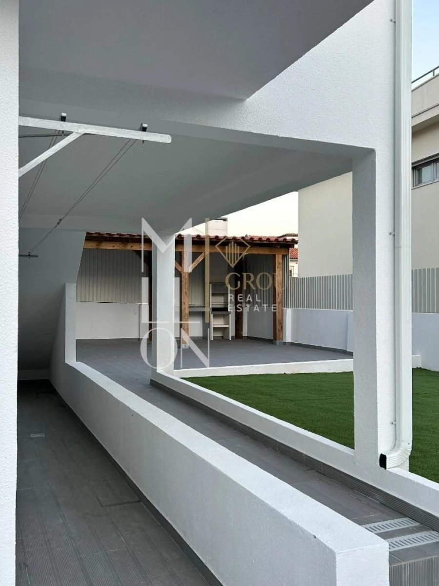 Moradia T5 para Venda em Carnaxide e Queijas