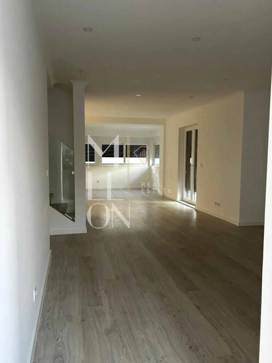 Moradia T5 para Venda em Carnaxide e Queijas Foto 5