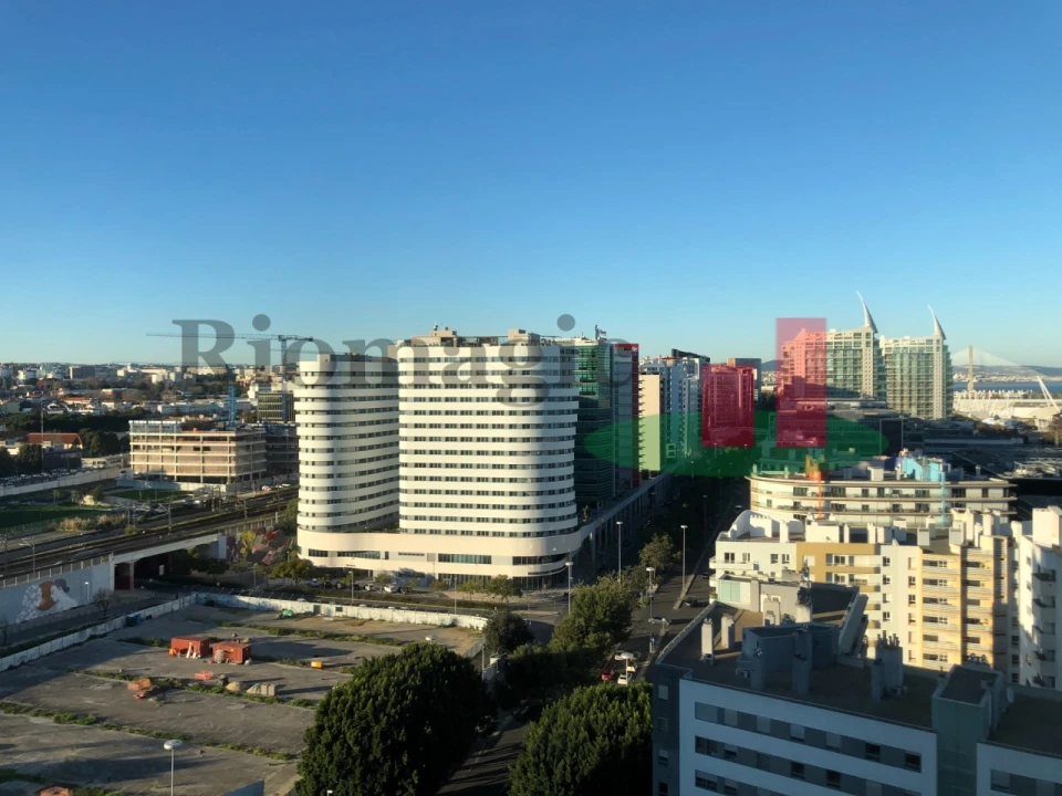 Apartamento T3 para Venda em Parque das Nações Foto 1