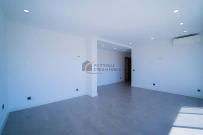 Moradia T5 para Venda em Quarteira